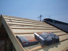 瓦の葺き替え開始