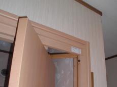 トイレドアは引き込み戸に