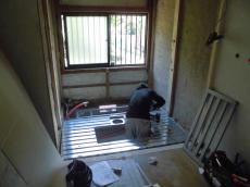 ユニットバスの組み立て作業