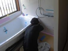 ユニットバスの組み立てが進む