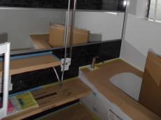 システムバス組立作業中